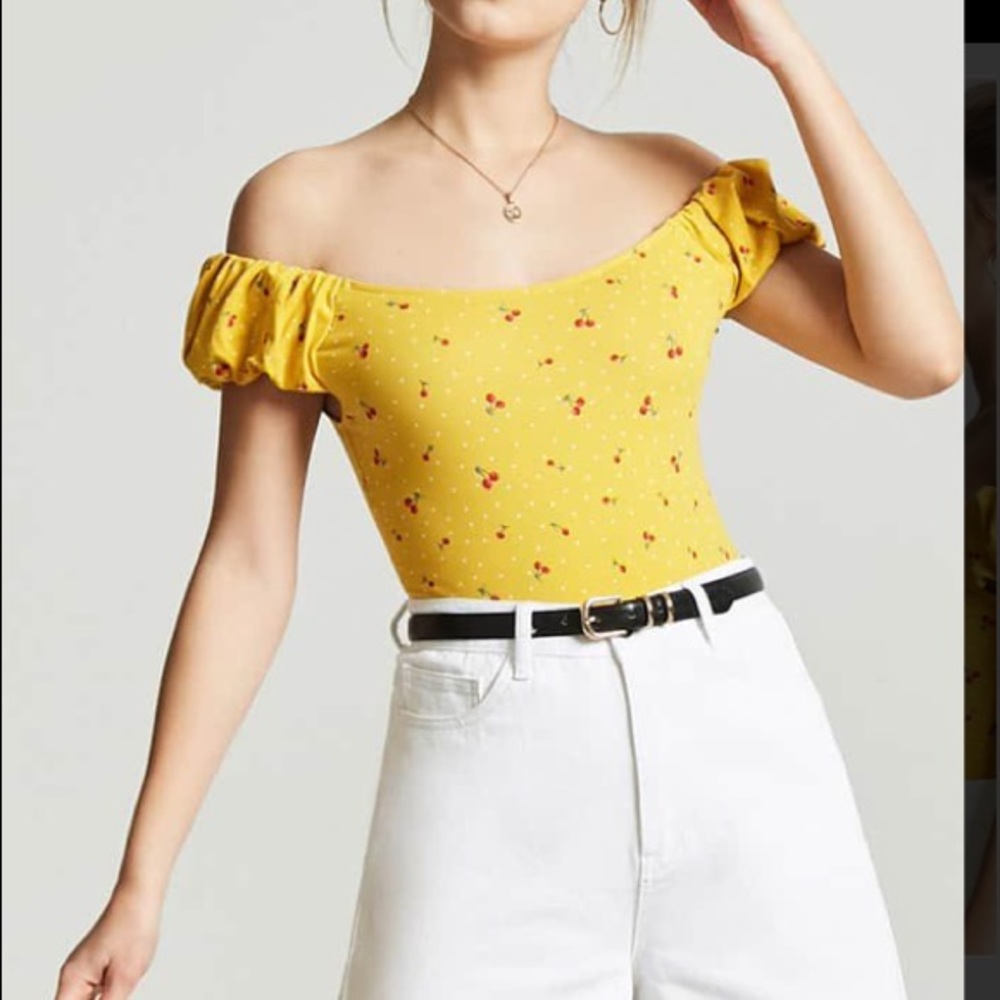 💛💛Forever 21 Yellow Cherry top 💛💛